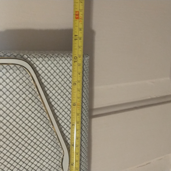 White chain mesh with gold strap purse no makers mark total hang length is 26in - Picture 8 of 8